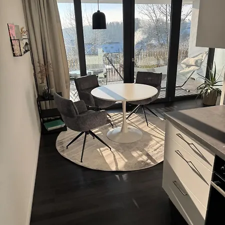 Chices In Zentraler Lage Mit Grossem Balkon アパート アッテンドルン