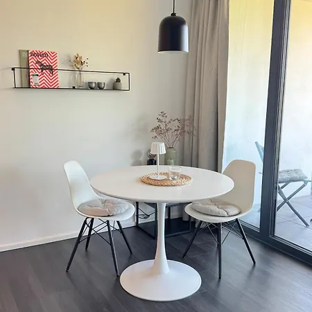 Chices In Zentraler Lage Mit Grossem Balkon 아파트